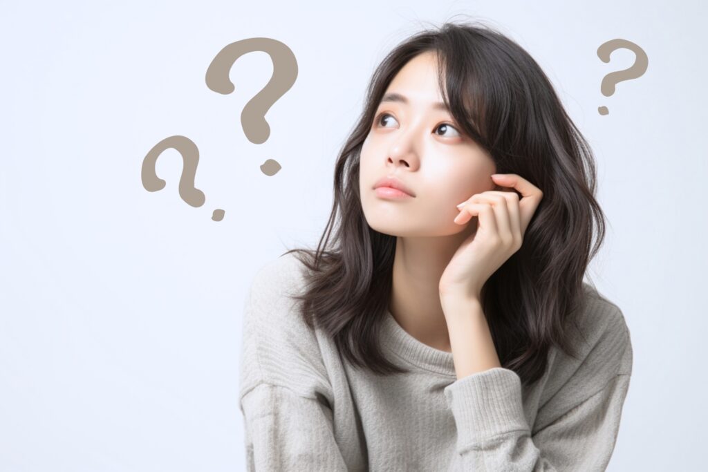 疑問を浮かべる女性の写真